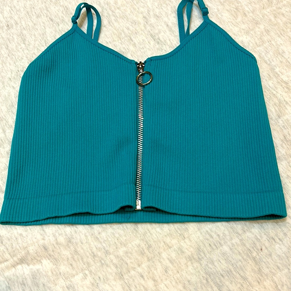 Discovery top with adjustable straps!